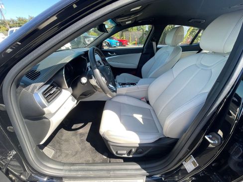 Used 2025 Genesis G70 2.5T image 27