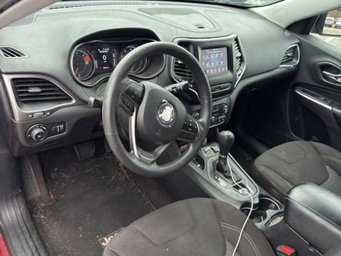 Used 2019 Jeep Cherokee Latitude w/ Popular Appearance Group image 4