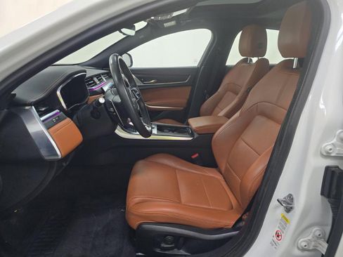 Used 2024 Jaguar XF R-Dynamic SE RWD image 4