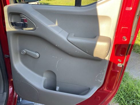 Used 2012 Nissan Frontier S image 23