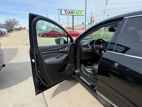 Used 2020 Buick Enclave Premium w/ Sun and Sites Package image 18