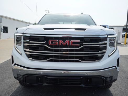 Used 2024 GMC Sierra 1500 SLT AWD/4WD image 8