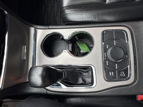 Used 2021 Jeep Grand Cherokee Limited AWD/4WD image 23