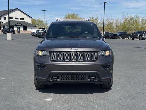 Used 2018 Jeep Grand Cherokee Laredo AWD/4WD image 2