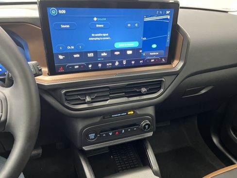 Used 2025 Ford Bronco Sport Outer Banks w/ Outer Banks Tech Package+ image 19