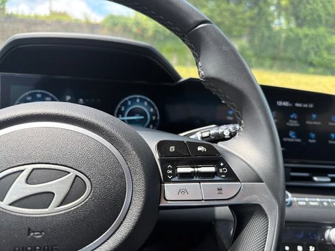 Used 2025 Hyundai Elantra SEL FWD image 33