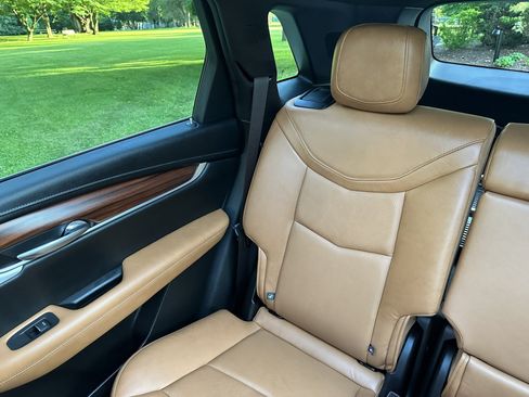 Used 2020 Cadillac XT5 Premium Luxury AWD/4WD image 17