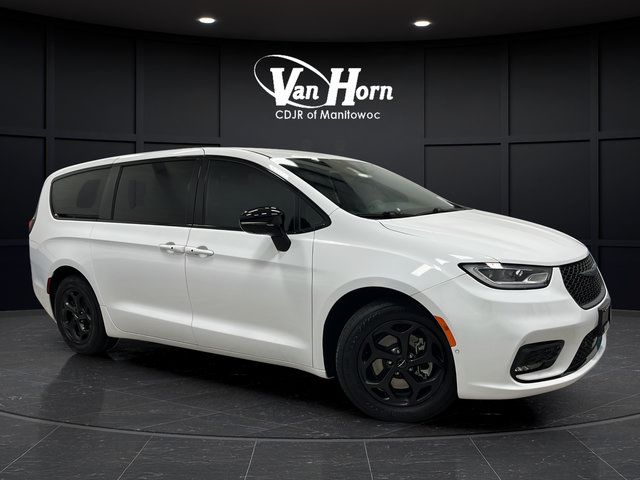 Used 2024 Chrysler Pacifica Limited FWD image 1