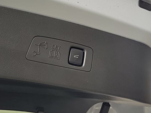 Certified 2025 Lincoln Corsair Grand Touring AWD/4WD image 9