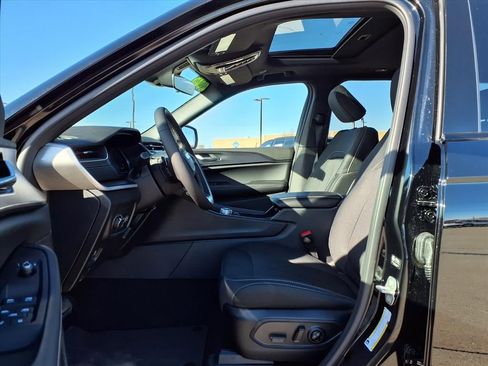 New 2025 Jeep Grand Cherokee Laredo w/ Luxury Tech Group I image 15