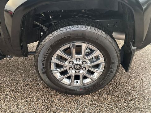 Used 2025 Toyota Tacoma Limited image 44