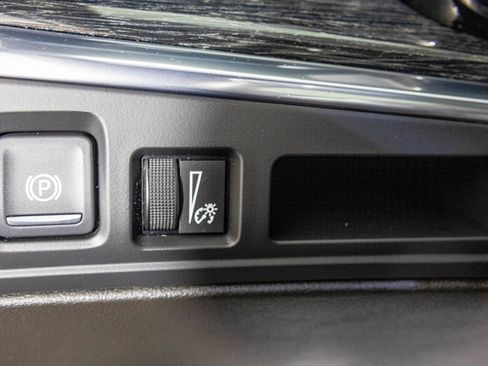 Used 2020 Cadillac XT5 Premium Luxury w/ LPO, Floor Liner Package AWD/4WD image 37