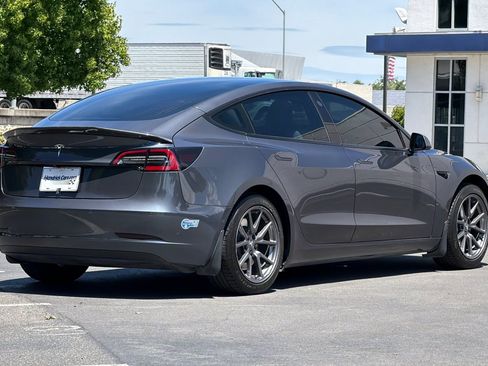 Used 2020 Tesla Model 3 Standard Range Plus RWD image 5