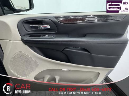 Used 2019 Dodge Grand Caravan SE w/ UConnect Hands-Free Group image 41