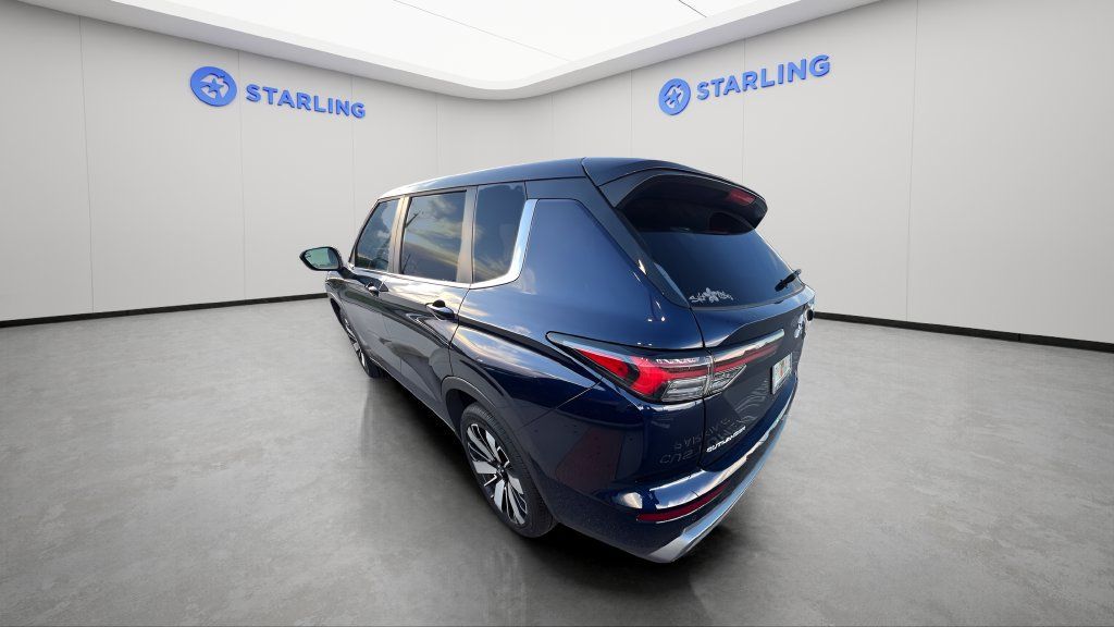 Used 2025 Mitsubishi Outlander SE FWD image 3