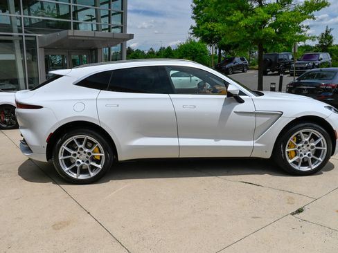 Used 2024 Aston Martin DBX AWD/4WD image 4