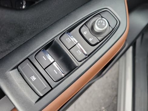 Used 2025 Subaru Forester Touring w/ Popular Package - Touring AWD/4WD image 19