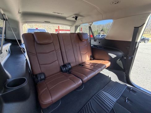 Used 2019 Cadillac Escalade ESV Luxury image 28