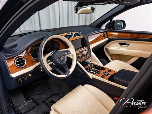 Used 2023 Bentley Bentayga Extended Wheelbase AWD/4WD image 21