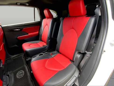 Used 2023 Toyota Highlander XSE FWD image 21
