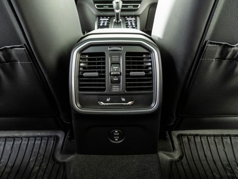 Certified 2026 Porsche Macan AWD/4WD image 21