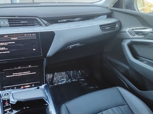 Certified 2024 Audi Q8 e-tron Premium Plus image 22