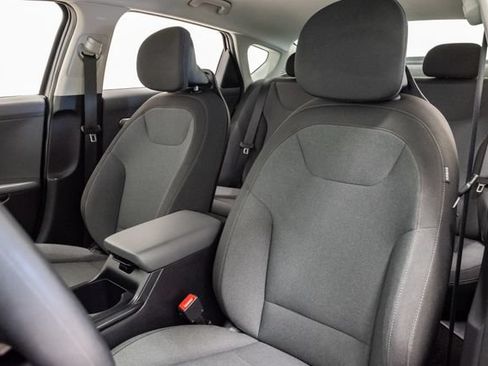 Used 2025 Kia K4 FWD image 9