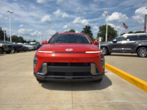 Used 2024 Hyundai Kona SEL AWD/4WD image 3