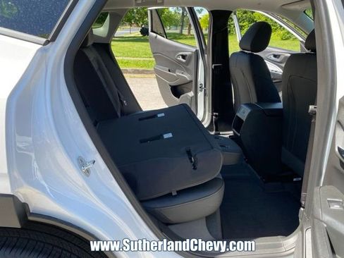 New 2026 Chevrolet Trax LT w/ Sunroof Package FWD image 32