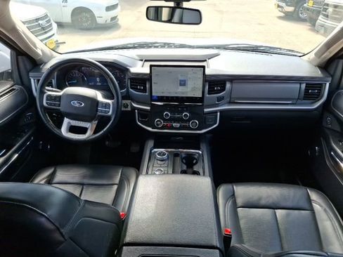 Used 2024 Ford Expedition XLT image 10