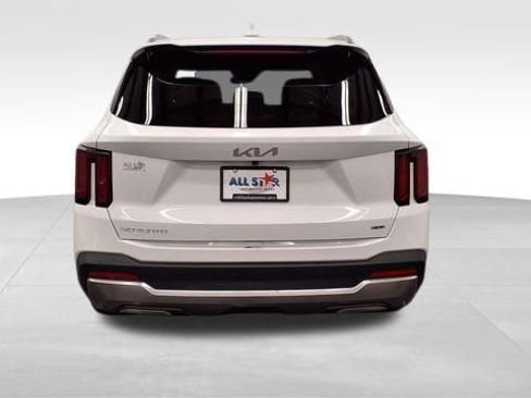 Used 2024 Kia Sorento S image 8