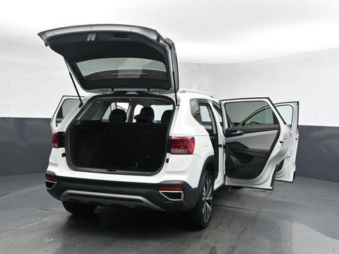 Used 2024 Volkswagen Taos SE FWD image 26