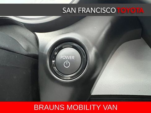 Used 2025 Toyota Sienna XLE image 34