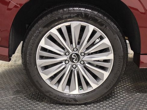 New 2025 INFINITI QX80 Sensory image 17