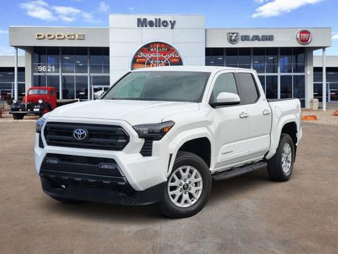 Used 2024 Toyota Tacoma SR5 AWD/4WD image 5