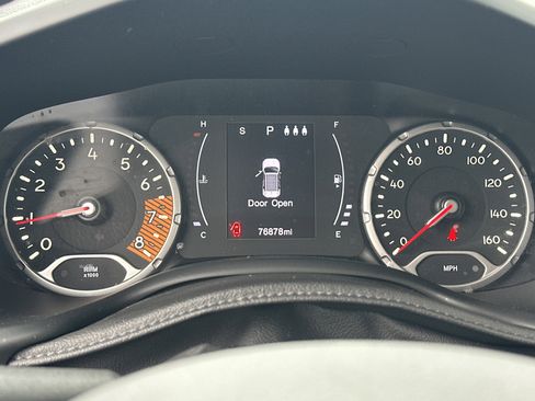 Used 2019 Jeep Renegade Latitude image 27