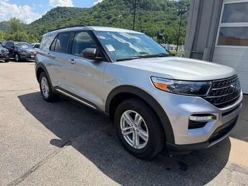 Used 2024 Ford Explorer XLT w/ Equipment Group 202A AWD/4WD image 3