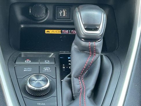 Used 2025 Toyota RAV4 XSE AWD/4WD image 20