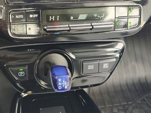 Used 2020 Toyota Prius XLE image 21