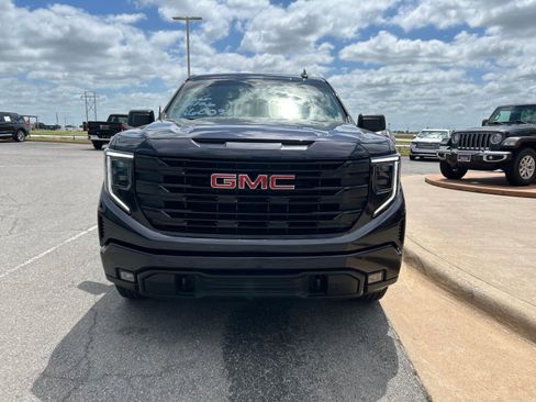 Used 2025 GMC Sierra 1500 Elevation AWD/4WD image 2