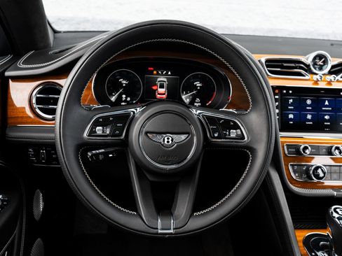 Certified 2023 Bentley Bentayga AWD/4WD image 31
