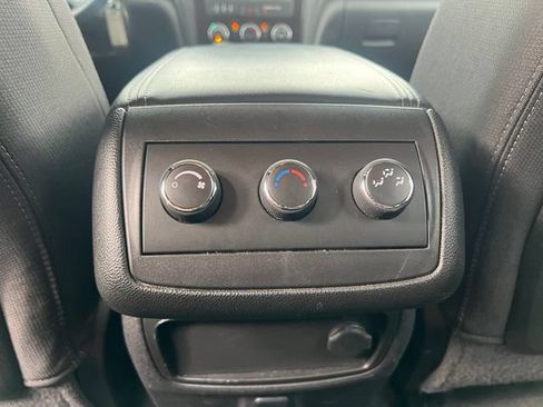 Used 2017 Chevrolet Traverse LT w/ Style and Technology Package FWD image 16