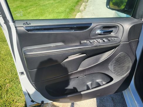 Used 2014 Dodge Grand Caravan SE FWD image 27
