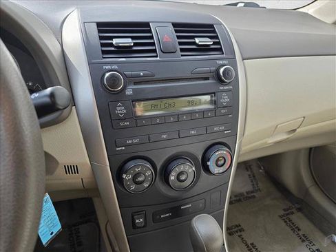 Used 2010 Toyota Corolla LE FWD image 24