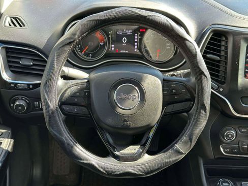 Used 2020 Jeep Cherokee Latitude Plus image 12