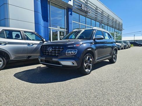 Certified 2023 Hyundai Venue Limited w/ Cargo Package FWD image 2