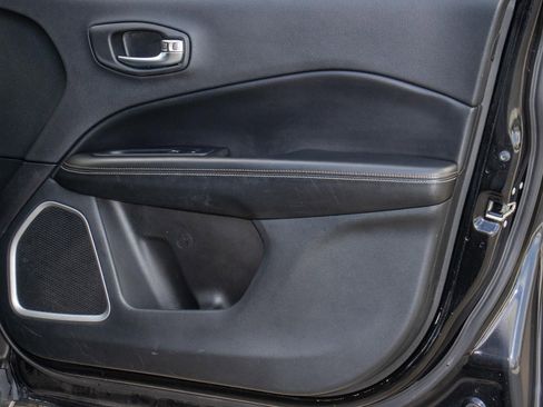 Used 2020 Jeep Compass Latitude image 13