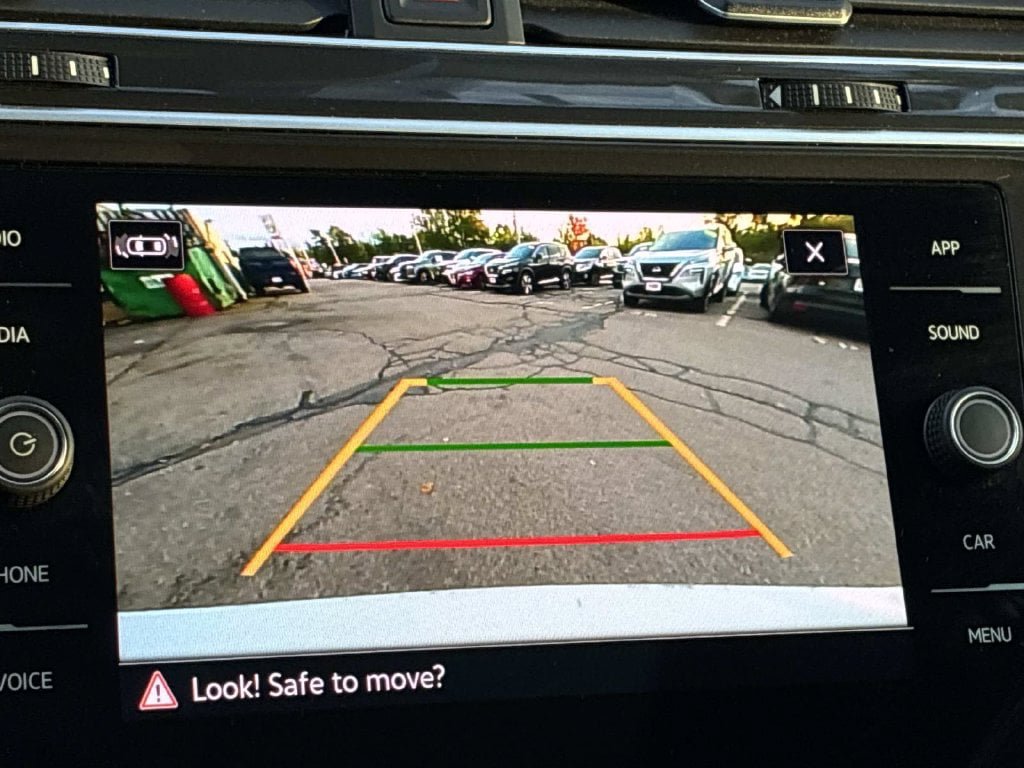 Used 2024 Volkswagen Tiguan SE FWD image 35