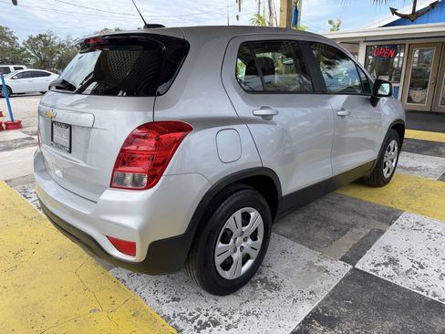 Used 2017 Chevrolet Trax LS FWD image 5