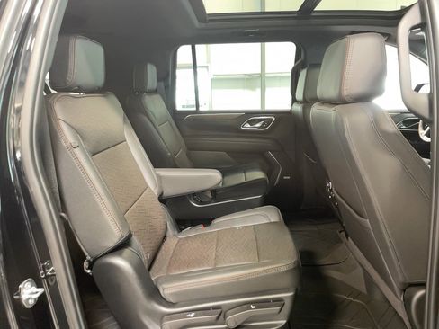 Used 2024 Chevrolet Suburban High Country image 29